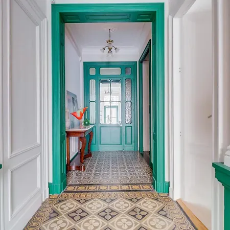 Elegant Center Apartment *